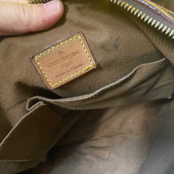 Louis Vuitton Turenne Bag - Picture 9 of 16